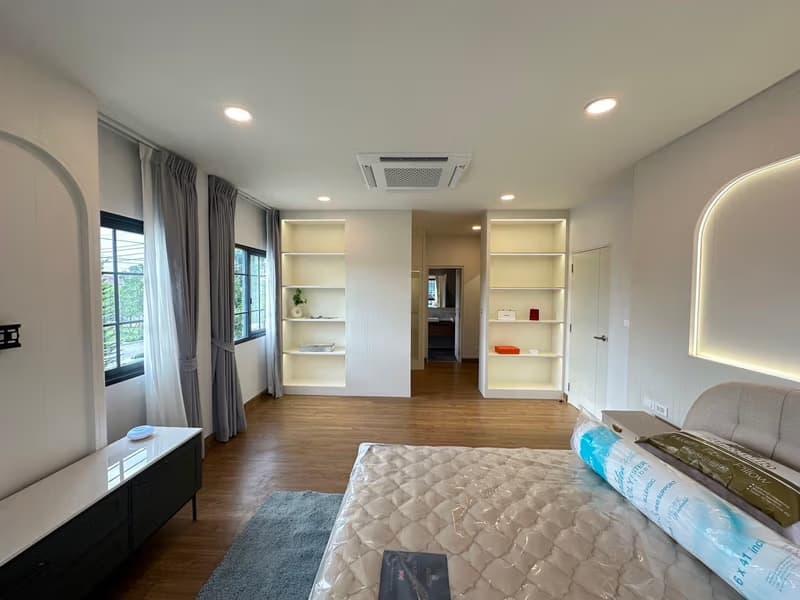 4 Bed House for Rent and Sale in Bang Phli