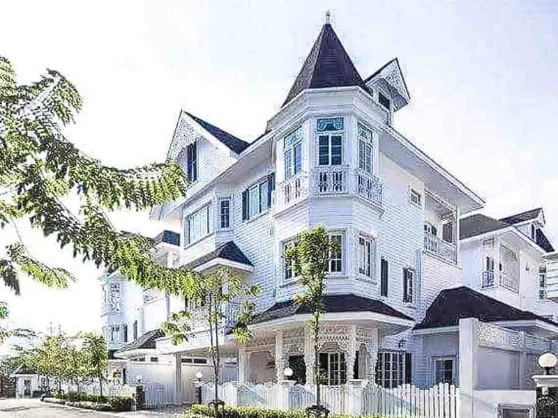 4 Bedroom House for Rent in Bang na