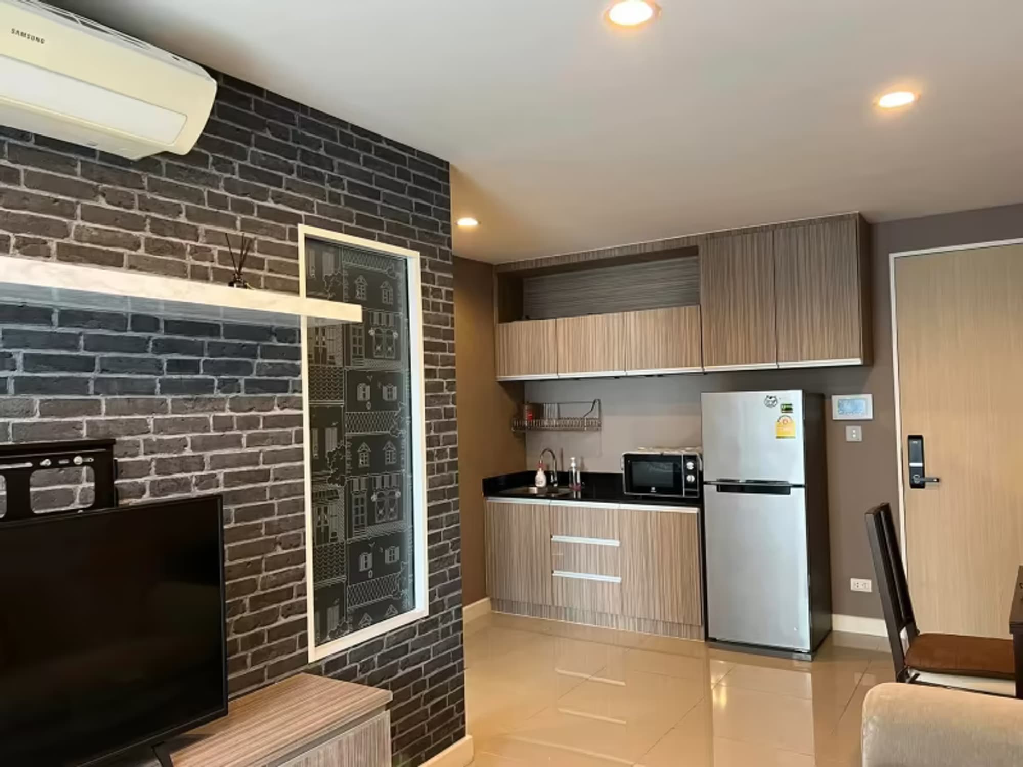 1 Bedroom Condo - Image 4