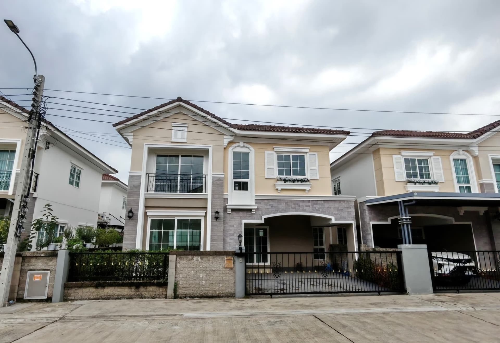 4 Bed House for Sale in Prawet - Image 1