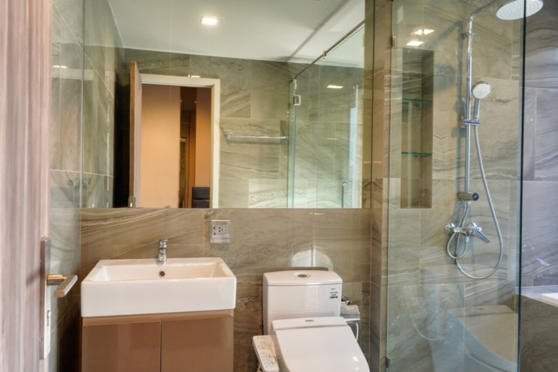2 Bed Condo for Rent in Khlong Toei - Image 15