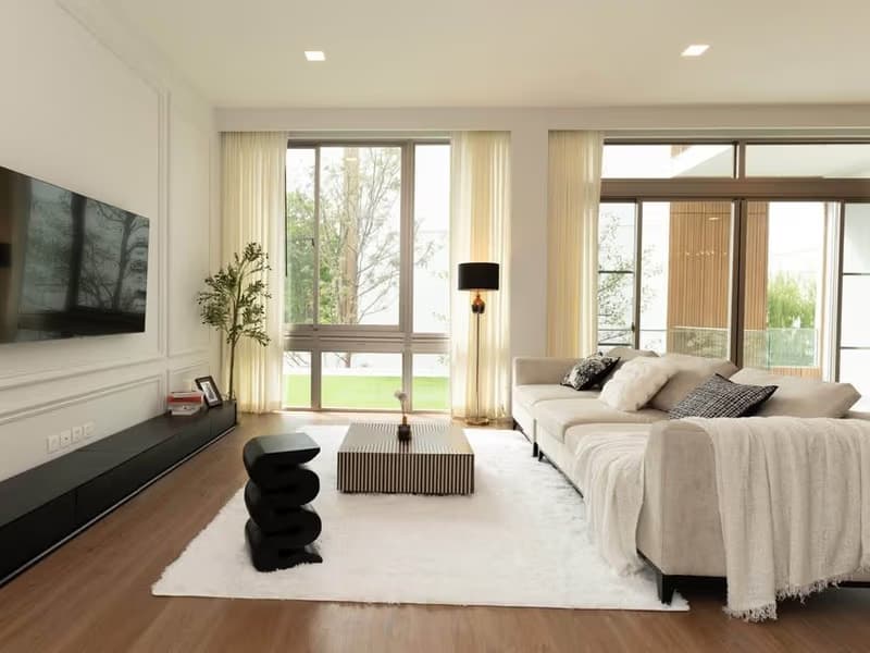 3 Bed Townhouse for Rent and Sale in Saphan Sung