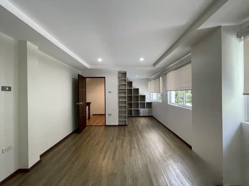 3 Bed Townhouse for Rent in Watthana