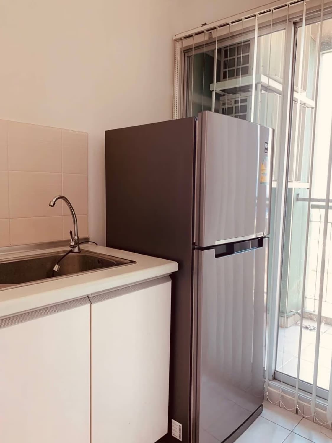 1 Bed Condo for Sale in Huai Khwang - Image 2