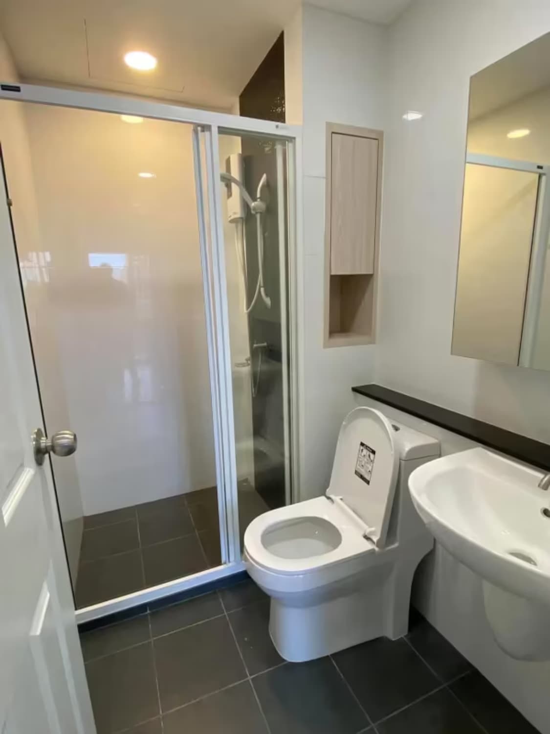 1 Bedroom Condo - Image 3