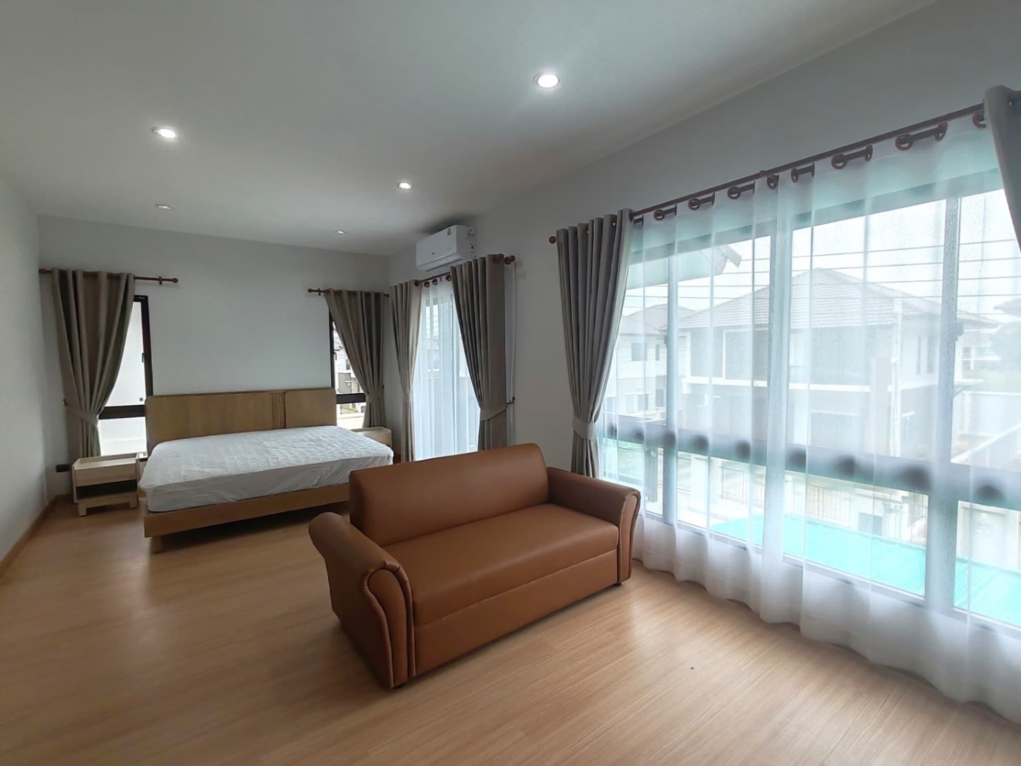 4 Bed House for Rent in Saraphi - Image 6