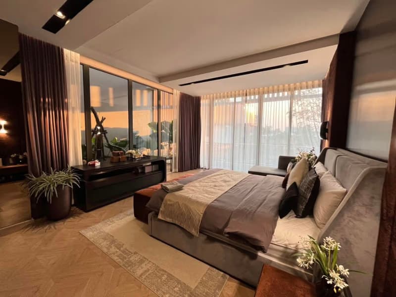 5 Bed House for Rent in Bang Na