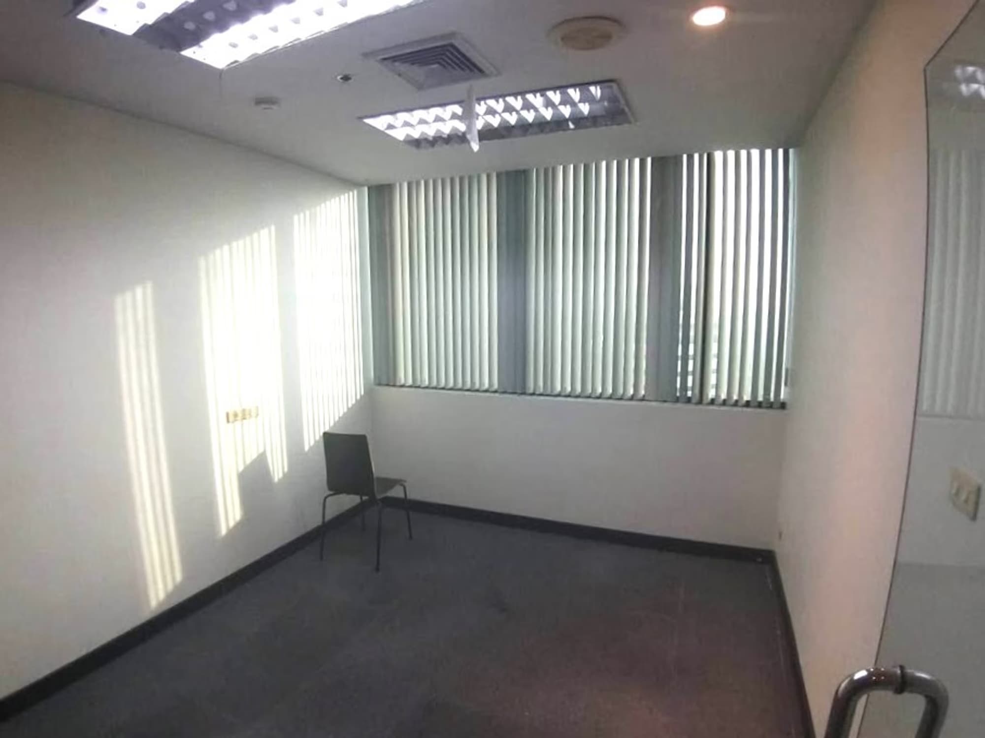 1 Bed Commercial for Rent in Bang Na - Image 6