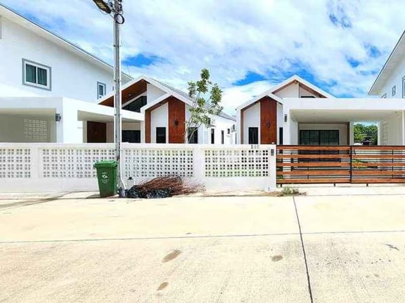 3 Bed House for Rent in Saraphi