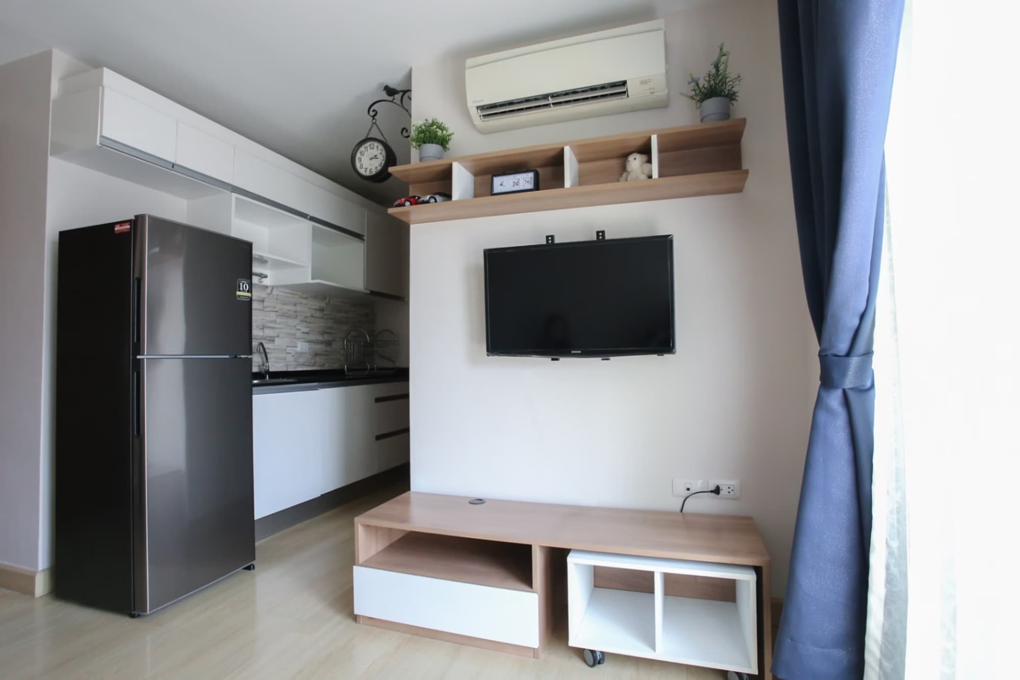 1 Bedroom Condo - Image 2
