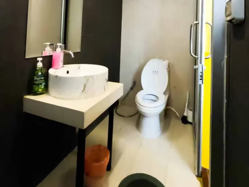 6 Bedroom House