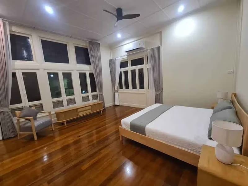 5 Bed House for Rent in Khlong Toei
