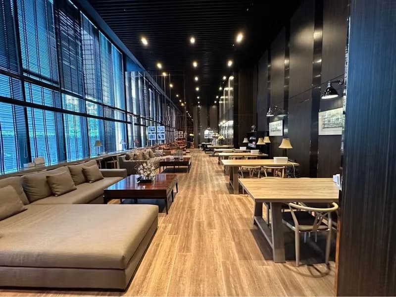 Noble Phloen Chit