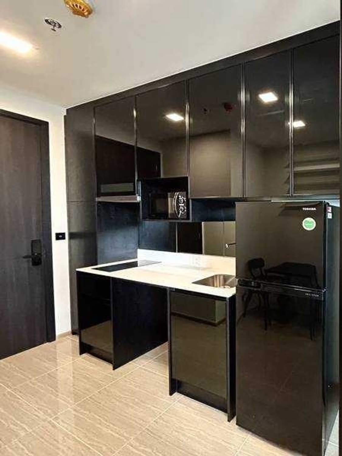 Studio Condo for Rent in Phaya Thai - Image 5