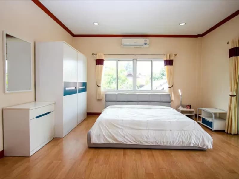6 Bedroom House