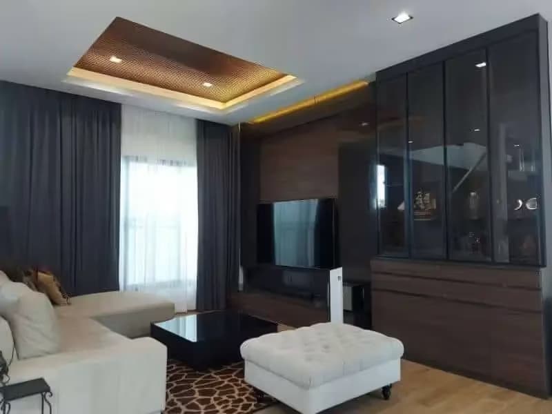 9 Bedroom House