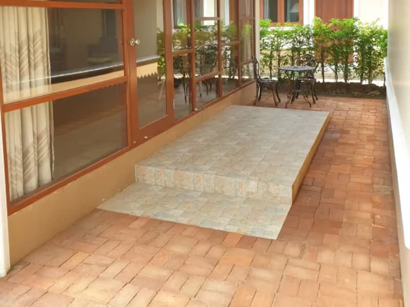 6 Bedroom House