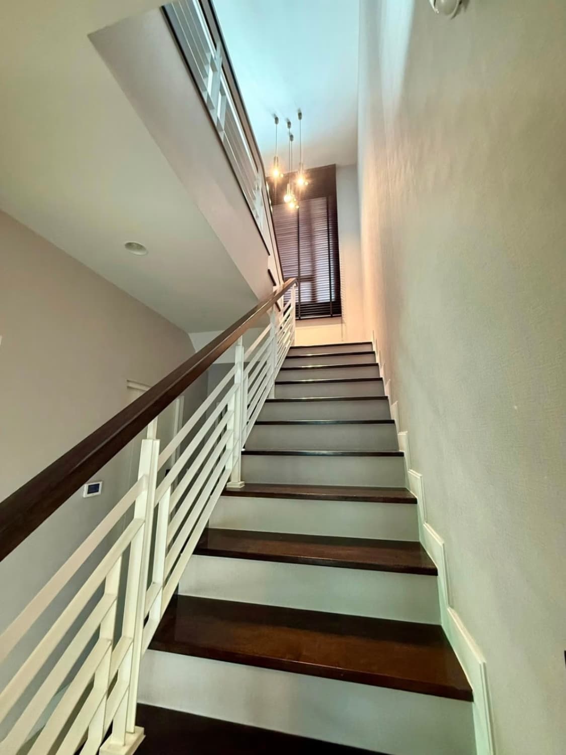 4 Bed House for Rent in Bang Kapi - Image 9