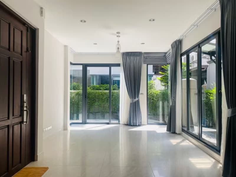 8 Bedroom undefined