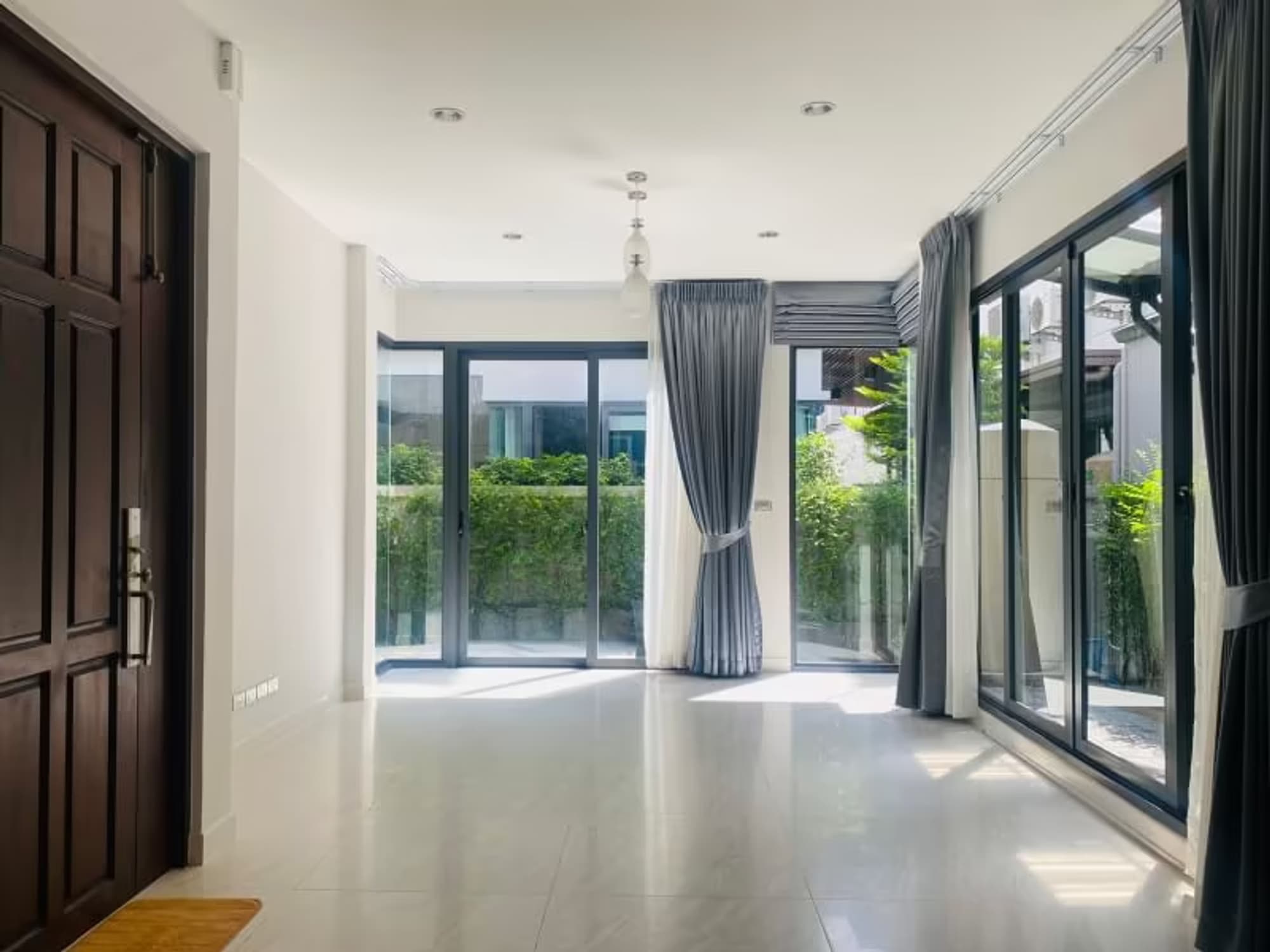 8 Bedroom undefined - Image 2