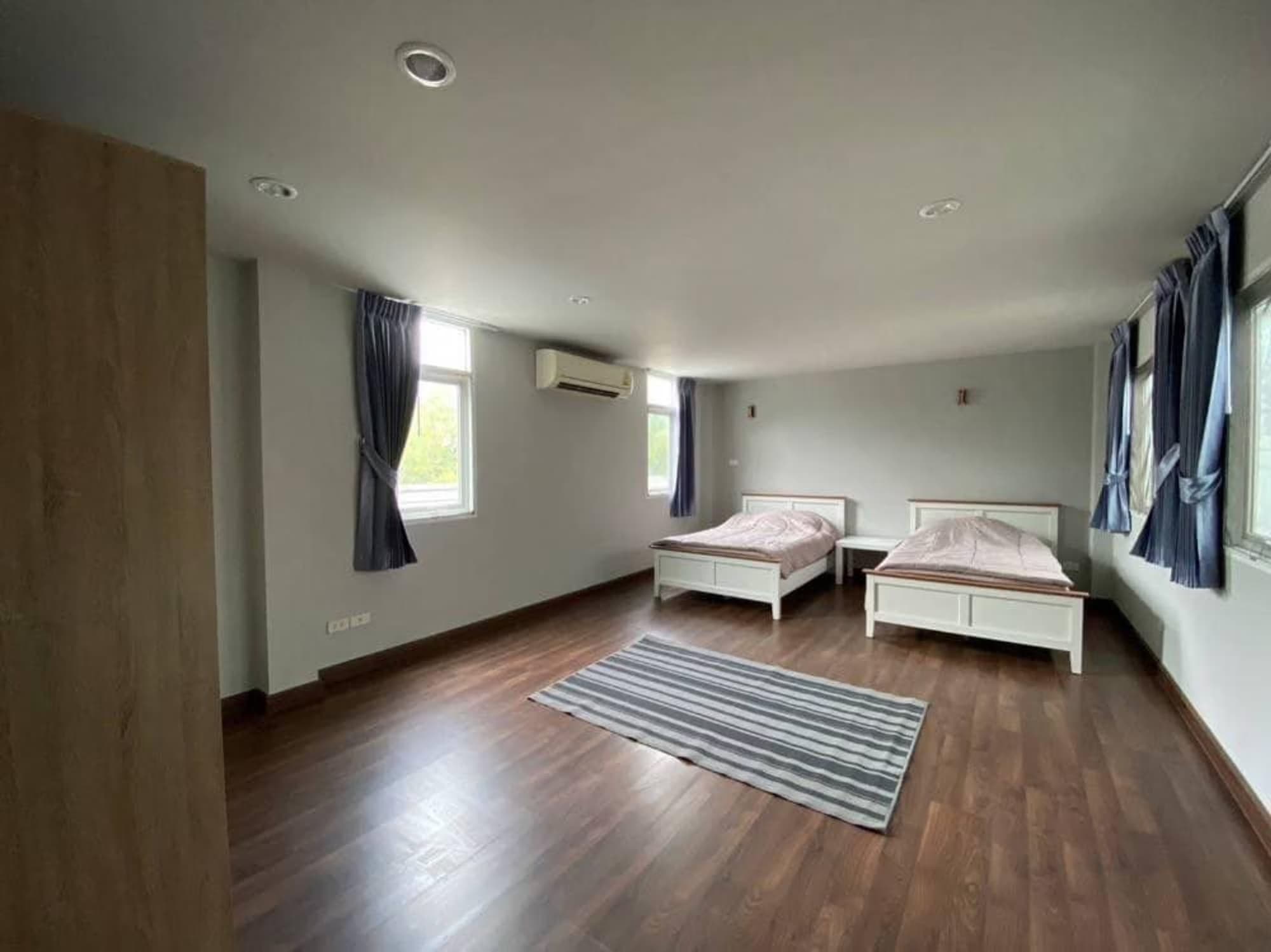 3 Bed House for Rent and Sale in Watthana - Image 8