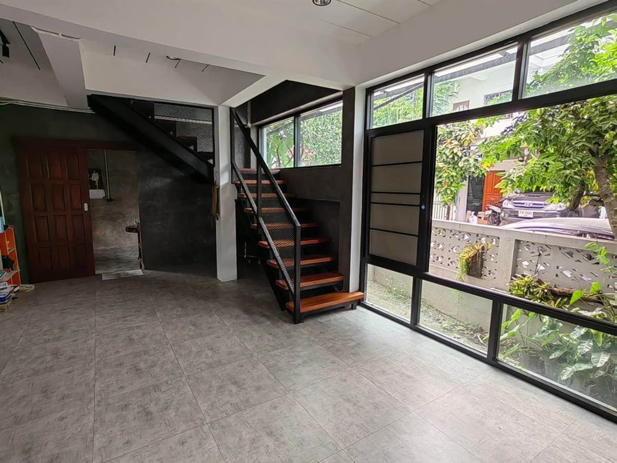  - Image 3