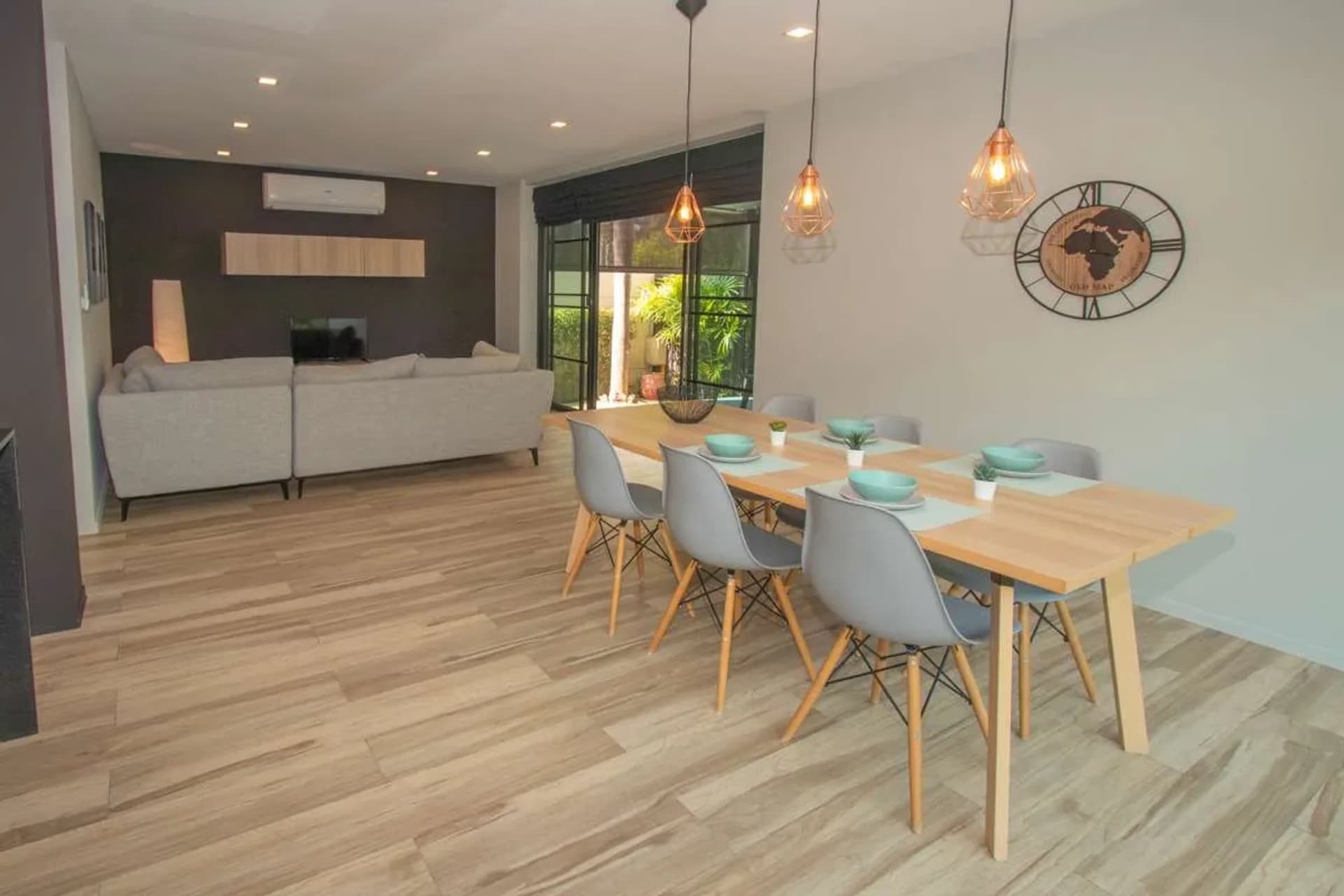 Contemporary 5-Bedroom House for Sale near Kad Farang - Image 4