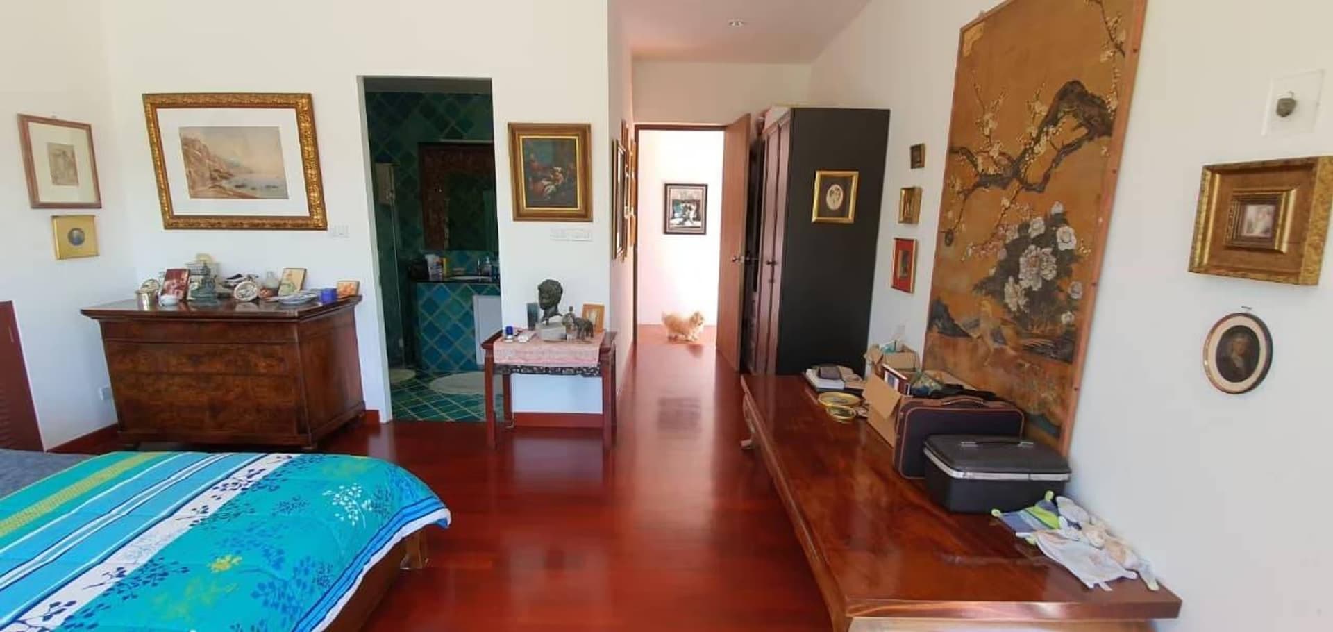 6 Bedroom House - Image 30