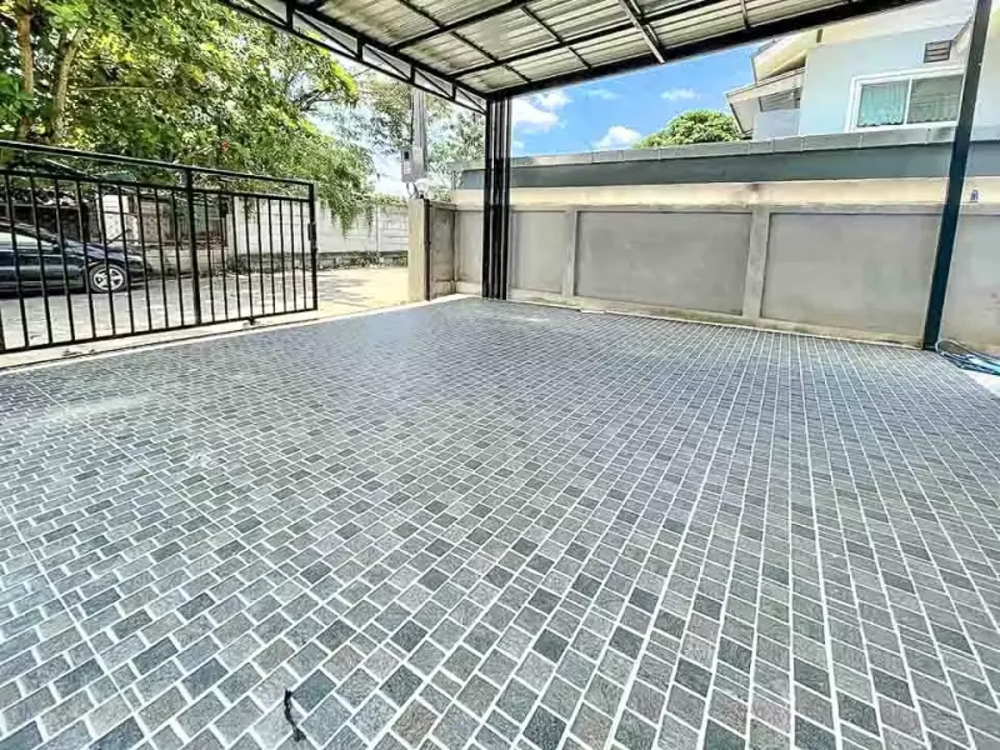 4 Bedroom House - Image 2