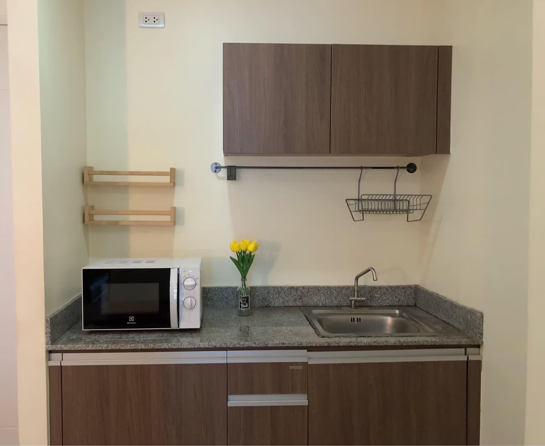 1 Bed Condo for Rent in Bang Rak - Image 2