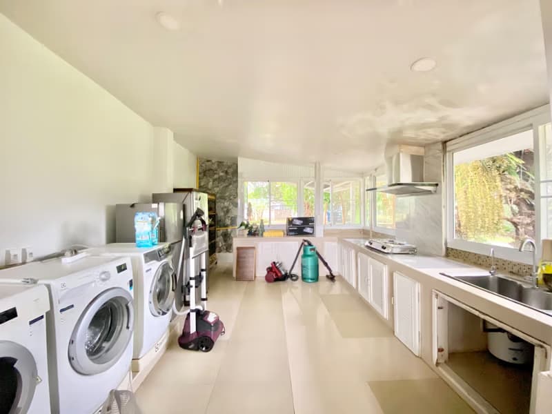 9 Bed House for Rent in Saraphi District
