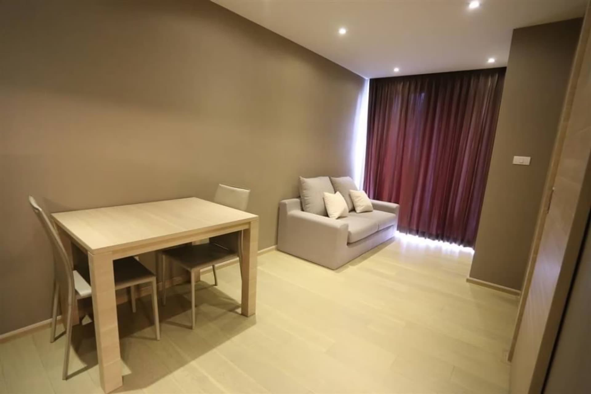 1 ห้องนอน Condo สำหรับ ขาย ใกล้ Chong Nonsi BTS - Image 1