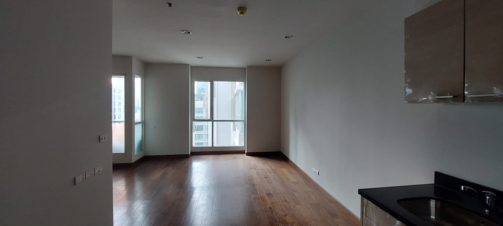 1 Bed Condo for Sale  Near Chit Lom BTS - Image 2