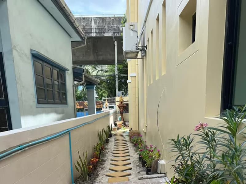 House for Rent in ratchaprarop.