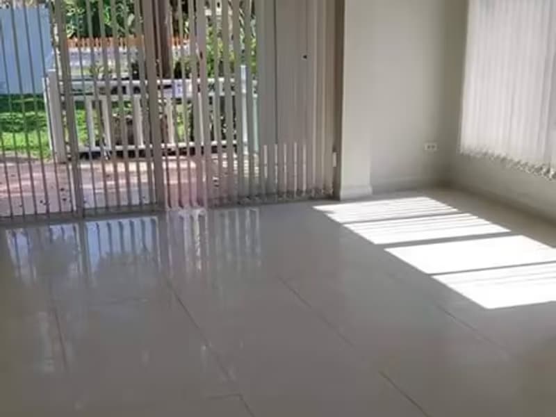6 Bedroom House