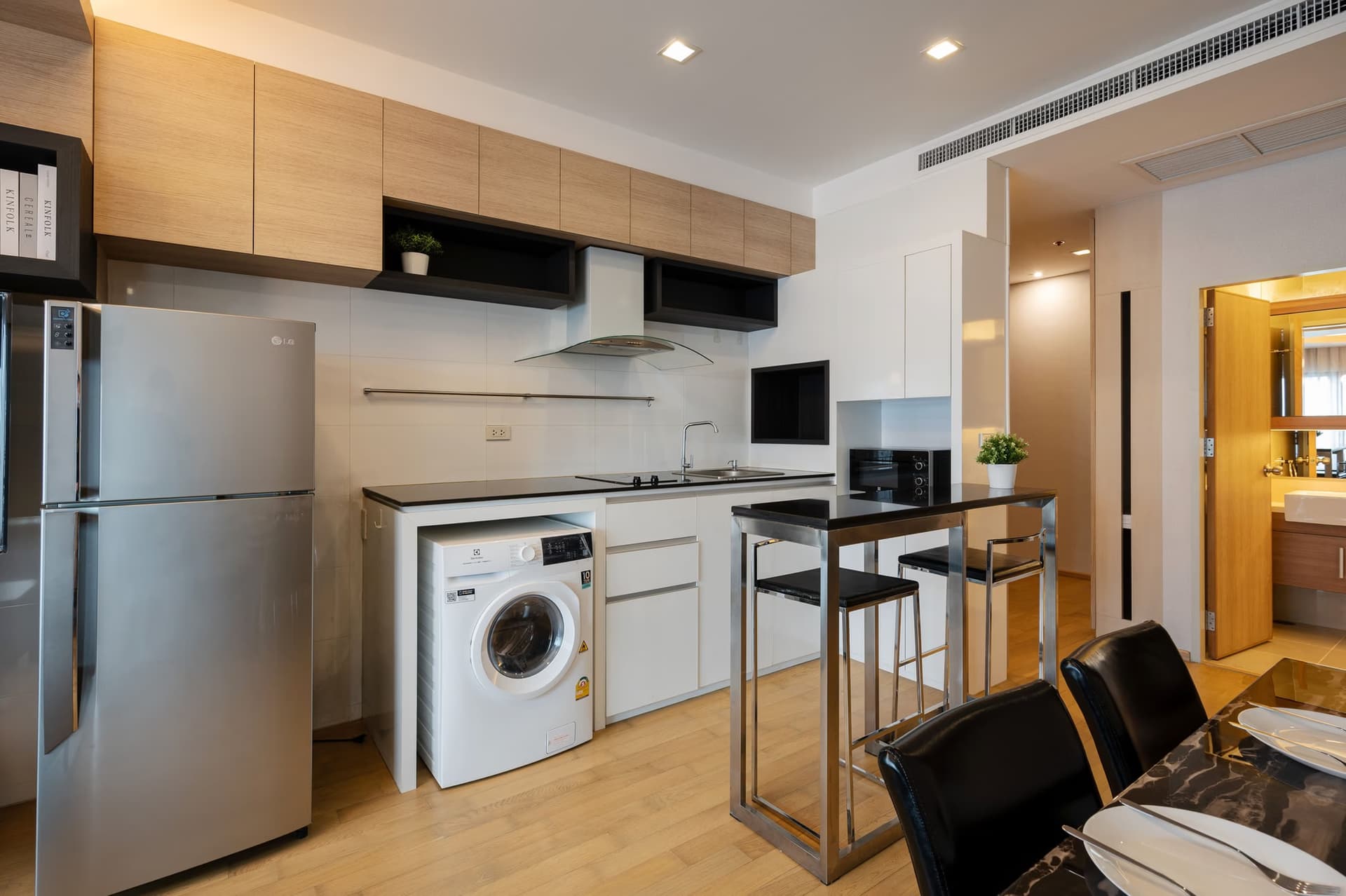 Condo for Sale at Noble Reveal - Image 7