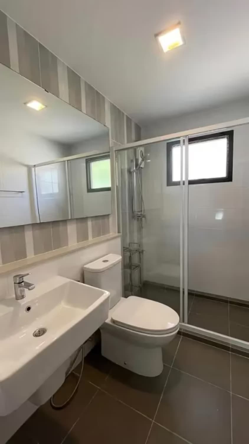 4 Bedroom House - Image 9