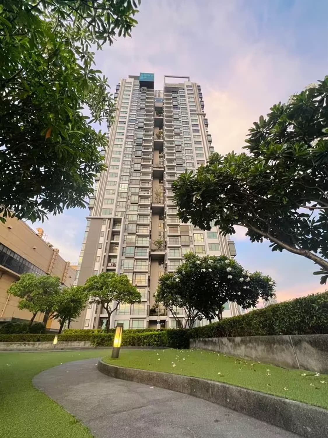 Condo for Sale at Rhythm Sukhumvit 42 - Image 1