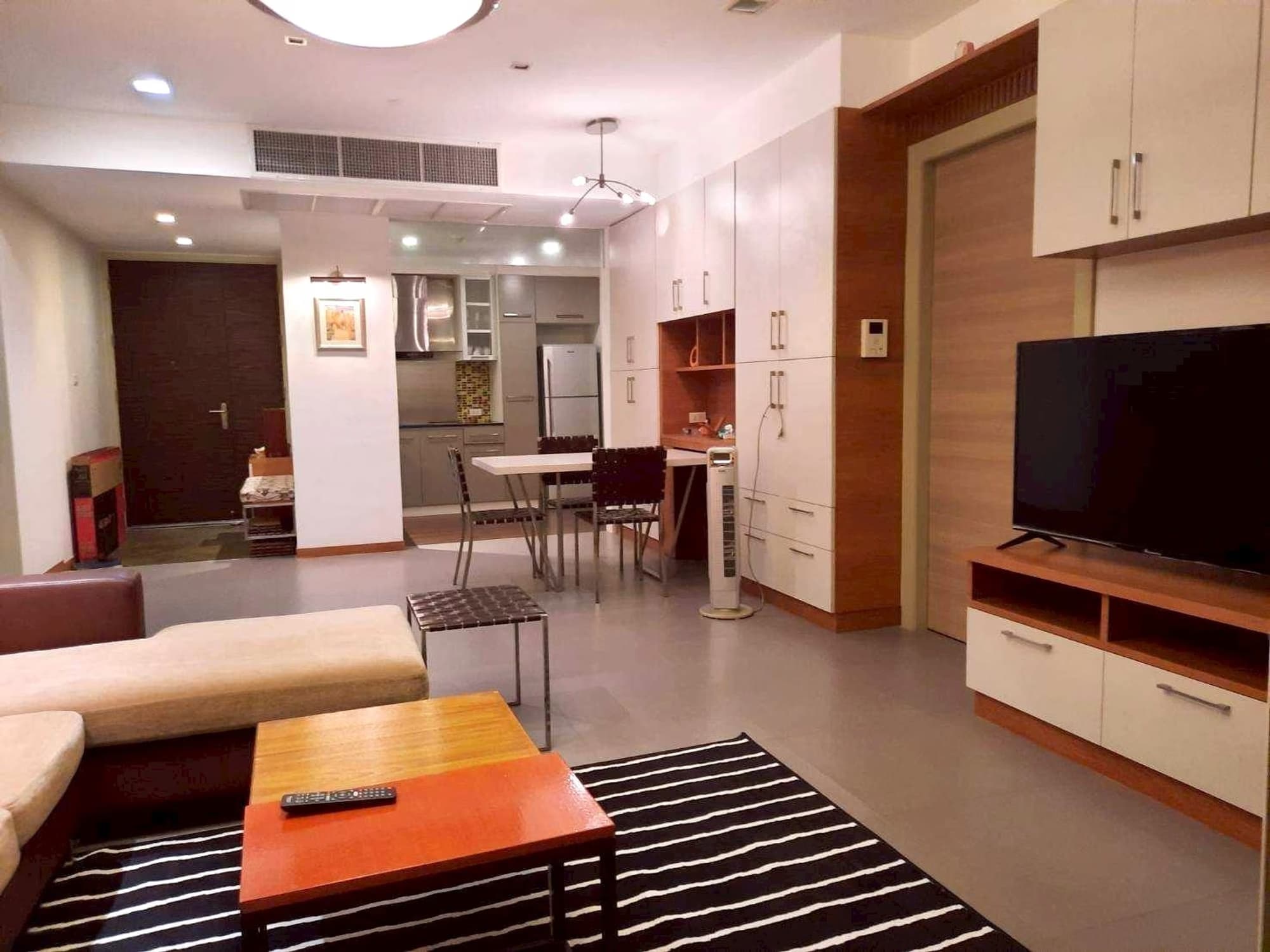 2 Bed Condo for Rent in Khlong San - Image 2