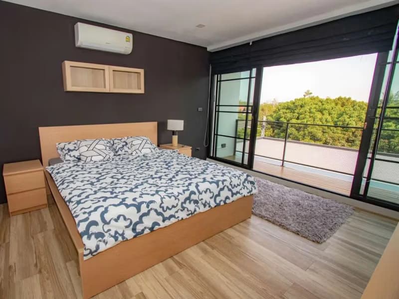 Contemporary 5-Bedroom House for Sale near Kad Farang