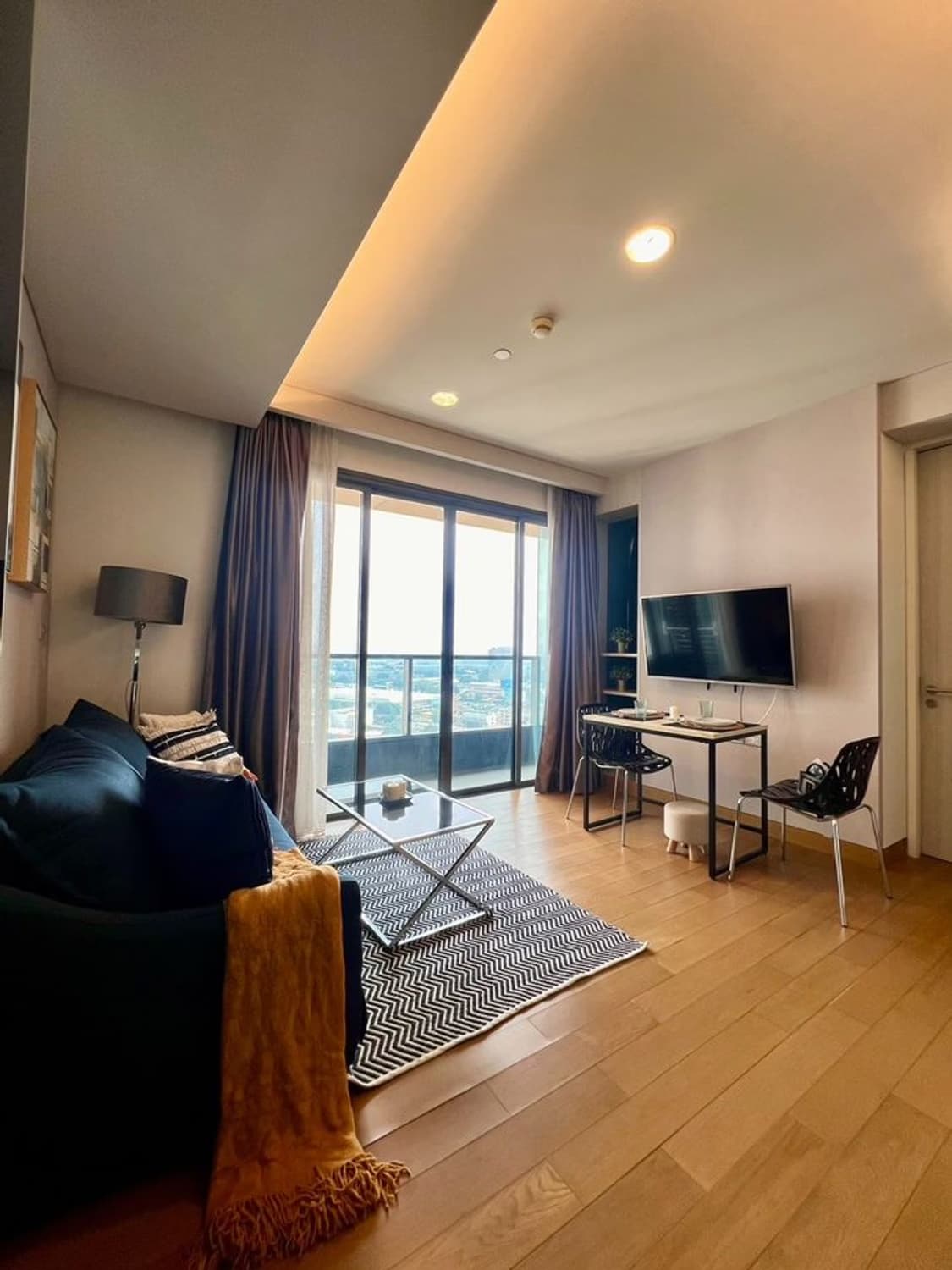 Condo for Rent at The Lumpini 24 - Image 1