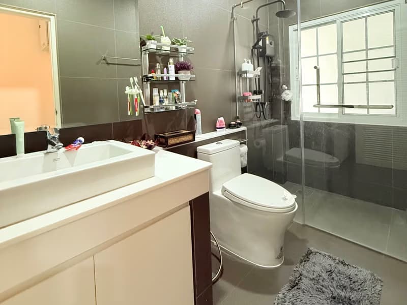 5 Bed House for Rent and Sale in Hang Dong