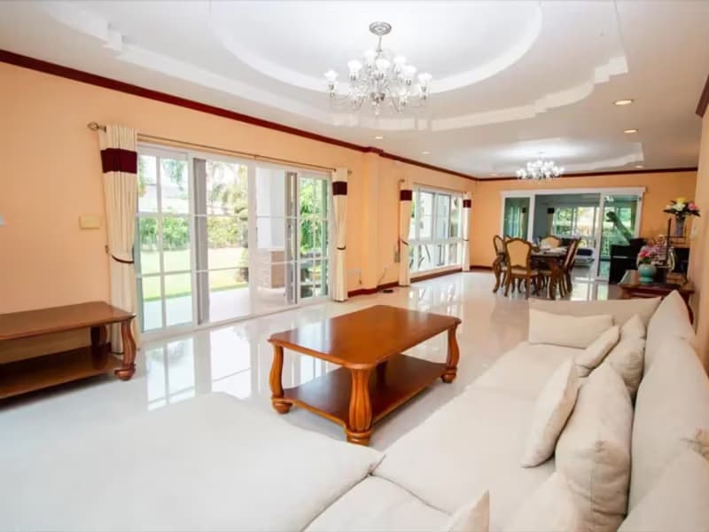 6 Bedroom House