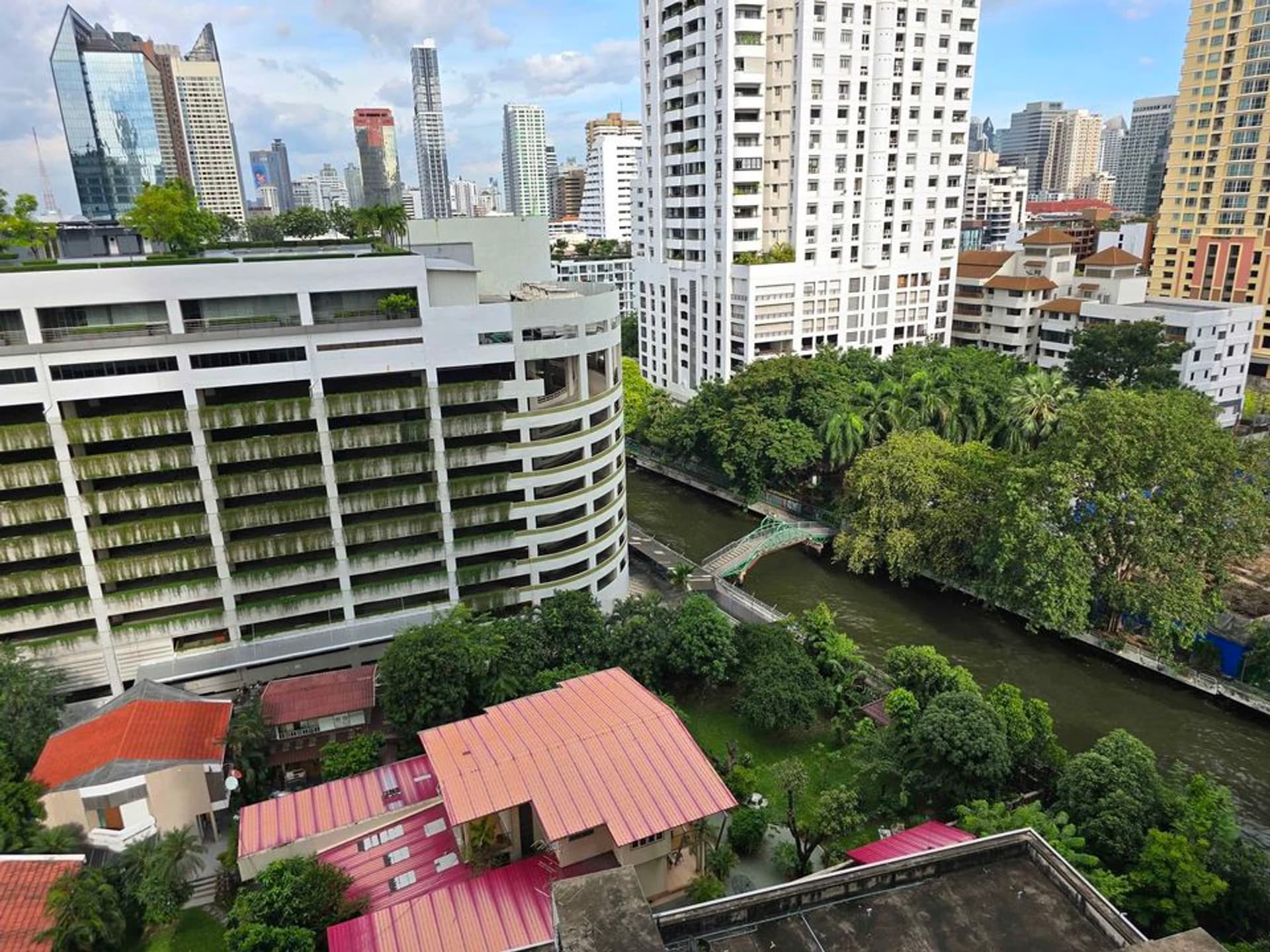 2 Bed Condo for Rent in Ratchathewi - Image 9
