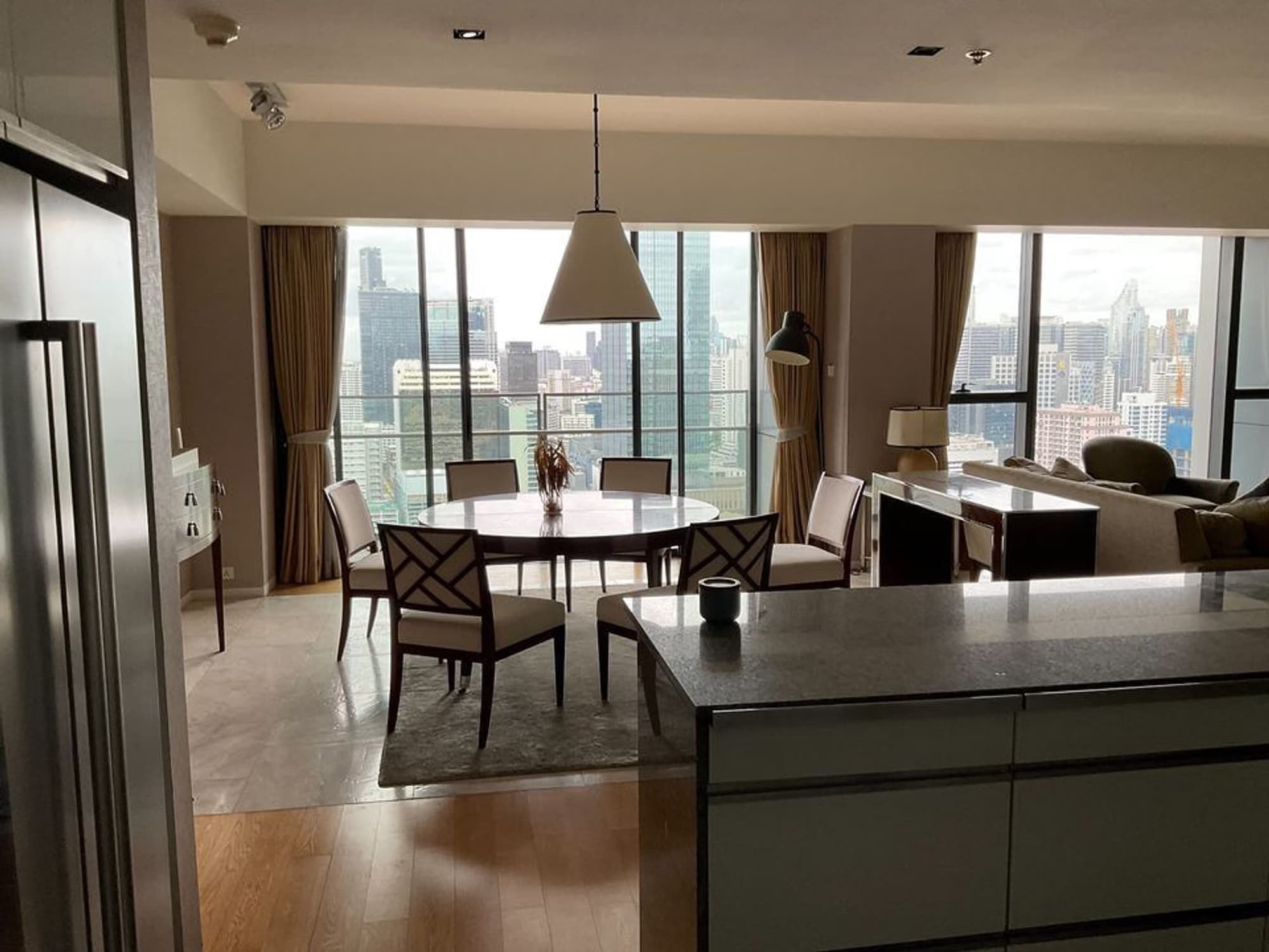 Condo for Sale at The Met Condominium - Image 2