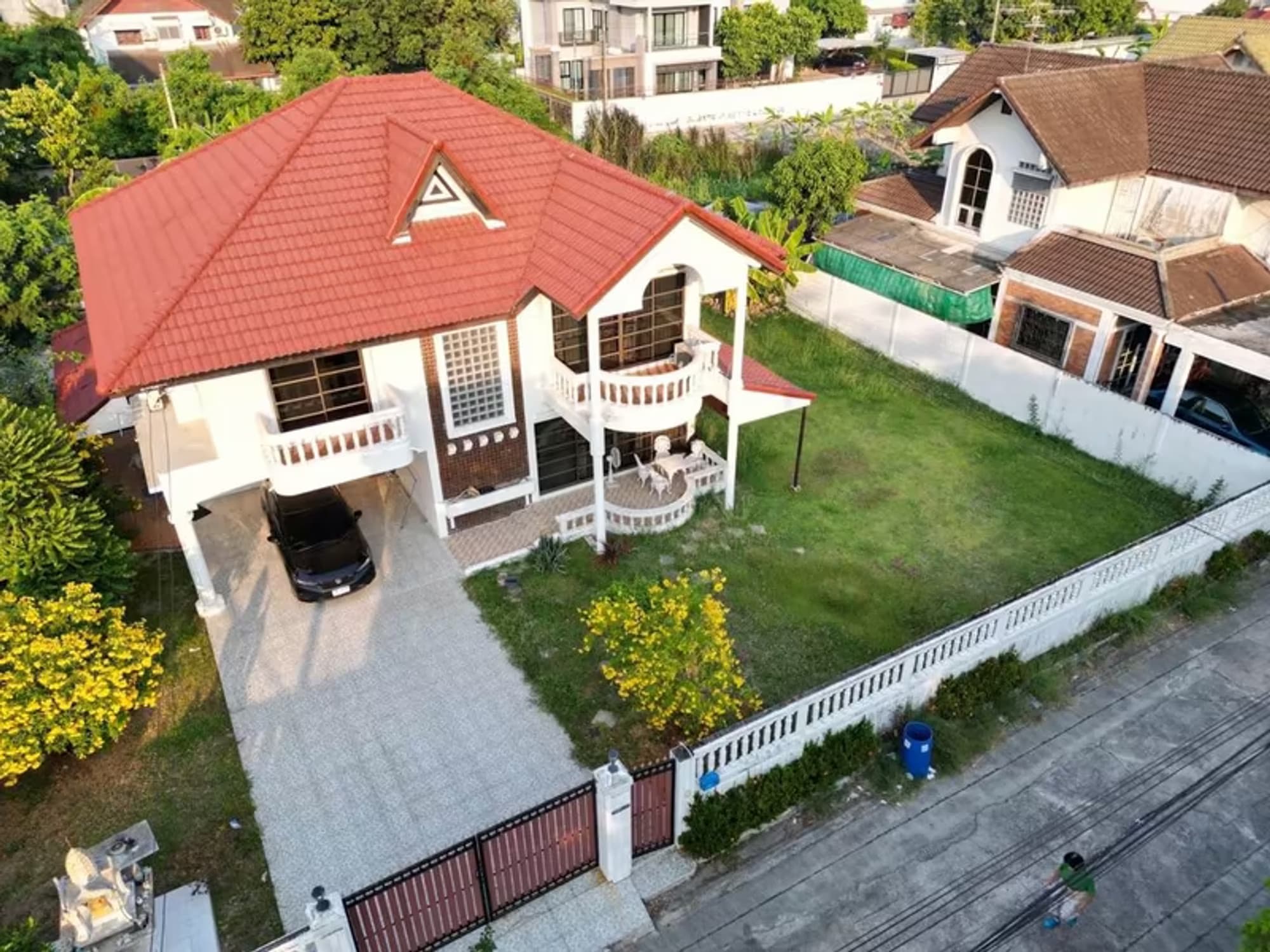 4 Bedroom House - Image 2
