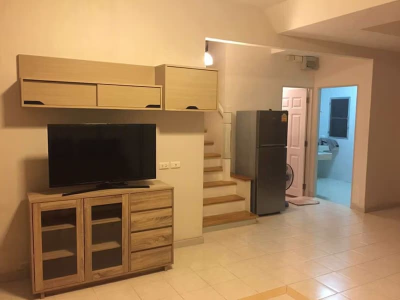 3 Bed House for Rent in Bang Bo District