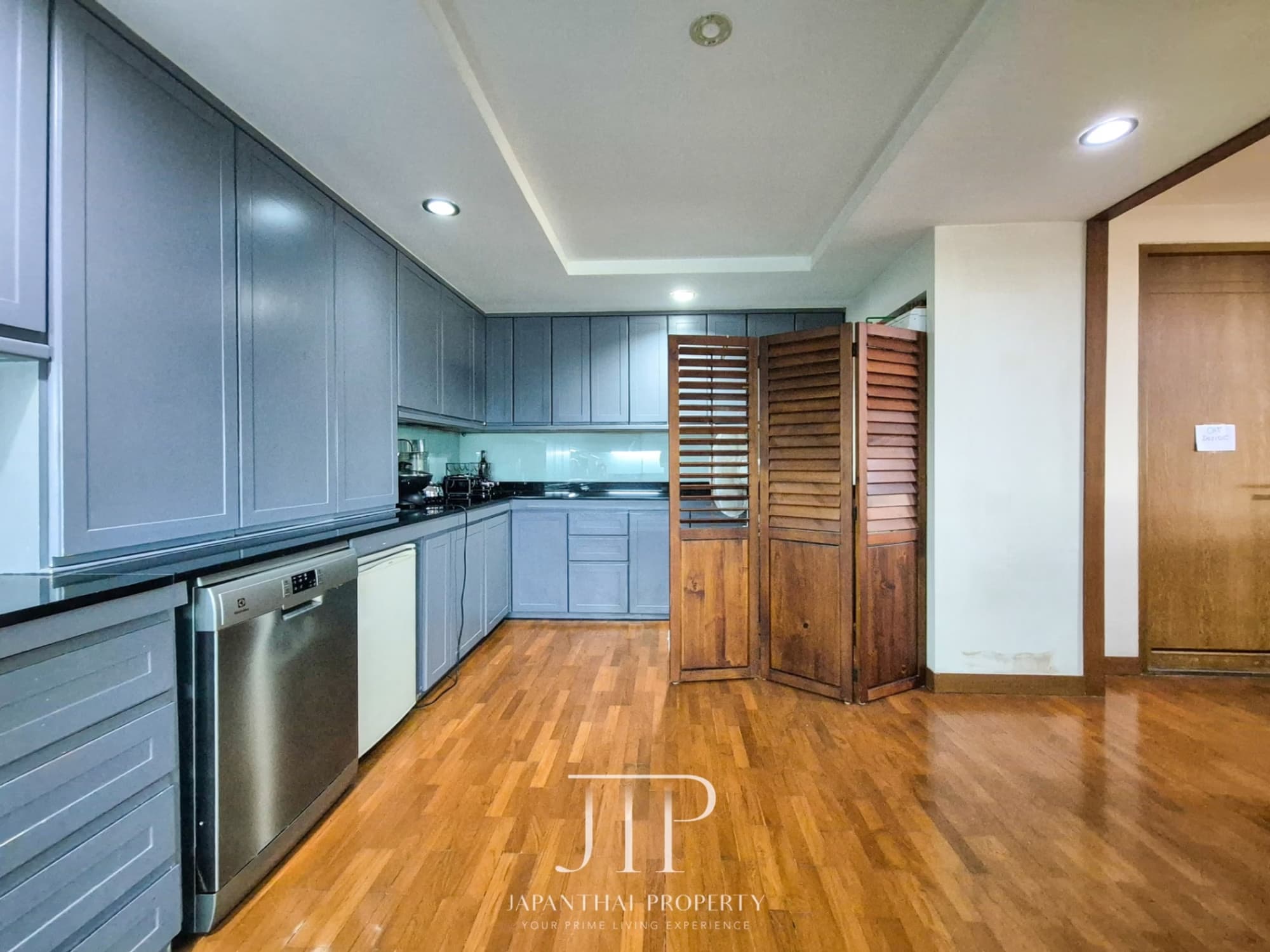 3 Bed Condo for Sale in Watthana - Image 9