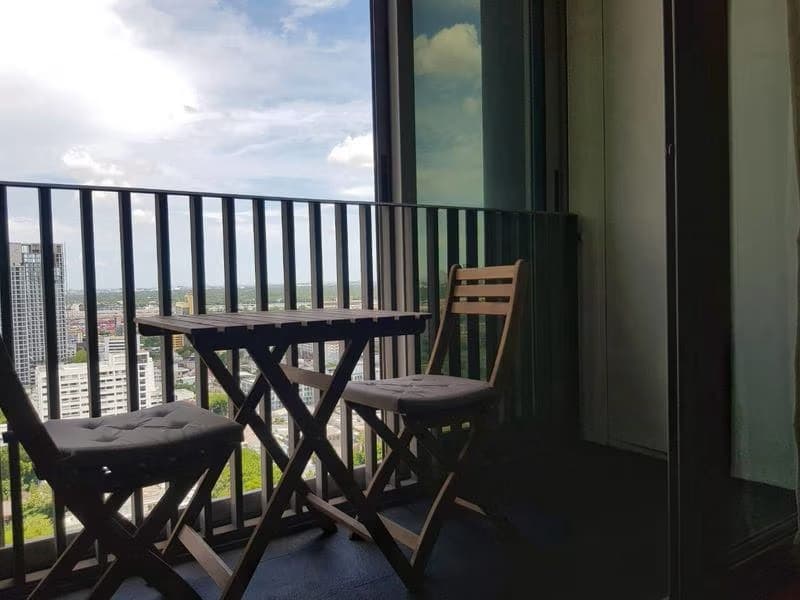 2 Bed Condo for Rent in Khlong Toei