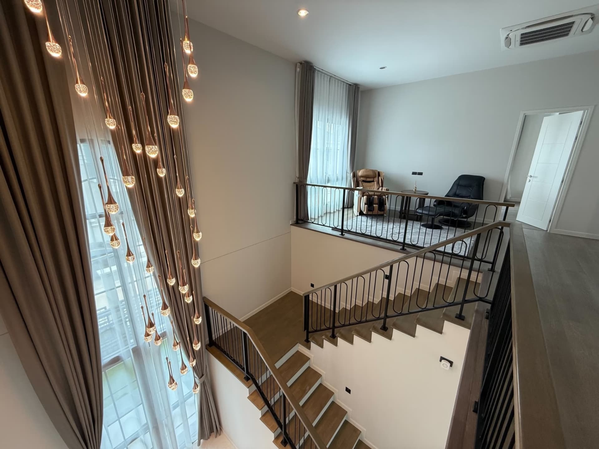 4 Bed House for Rent and Sale in Bang Phli - Image 15